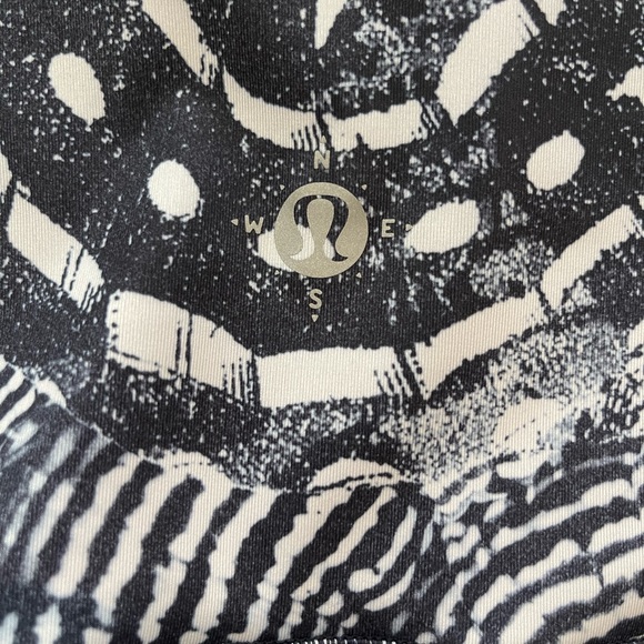 Lululemon RARE Highest Times Pant Wanderlust Winged Mosaic White Naval Blue 8 - Picture 4 of 4